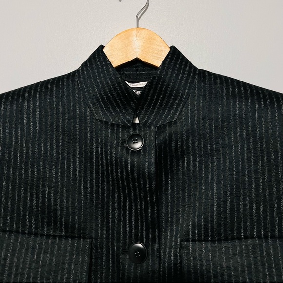 MaxMara Black and Gray Pinstripe Wool Blazer/Jacket. - Picture 5 of 15